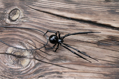 Minimalist Clear Spider Necklace – Transparent Glass Pendant Art