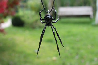 Minimalist Clear Spider Necklace – Transparent Glass Pendant Art