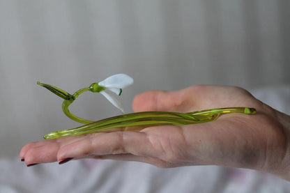 White Snowdrop Flower Figurine – Delicate Murano Glass Blossom