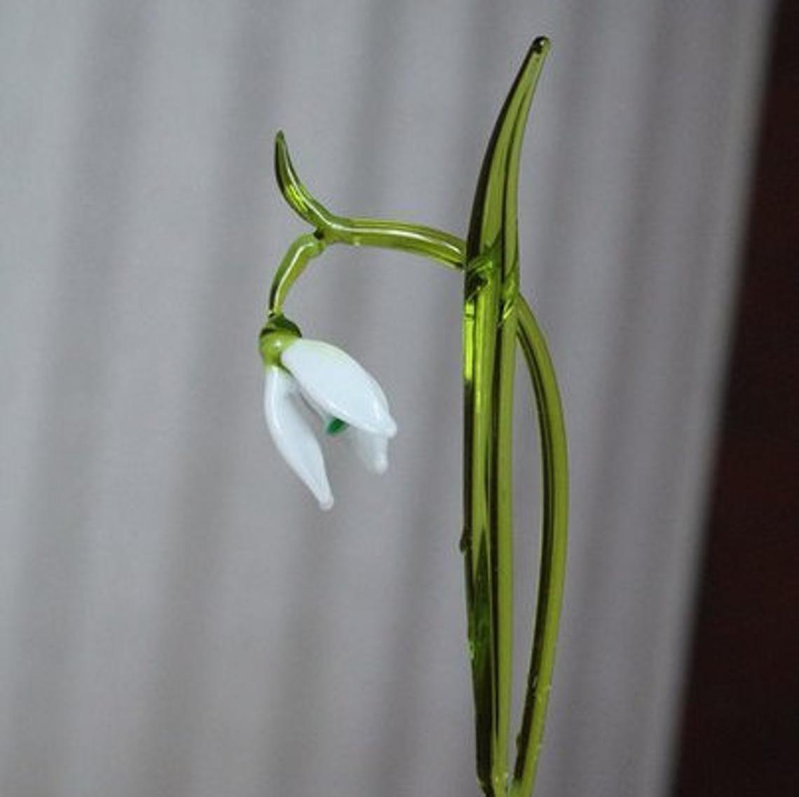 White Snowdrop Flower Figurine – Delicate Murano Glass Blossom