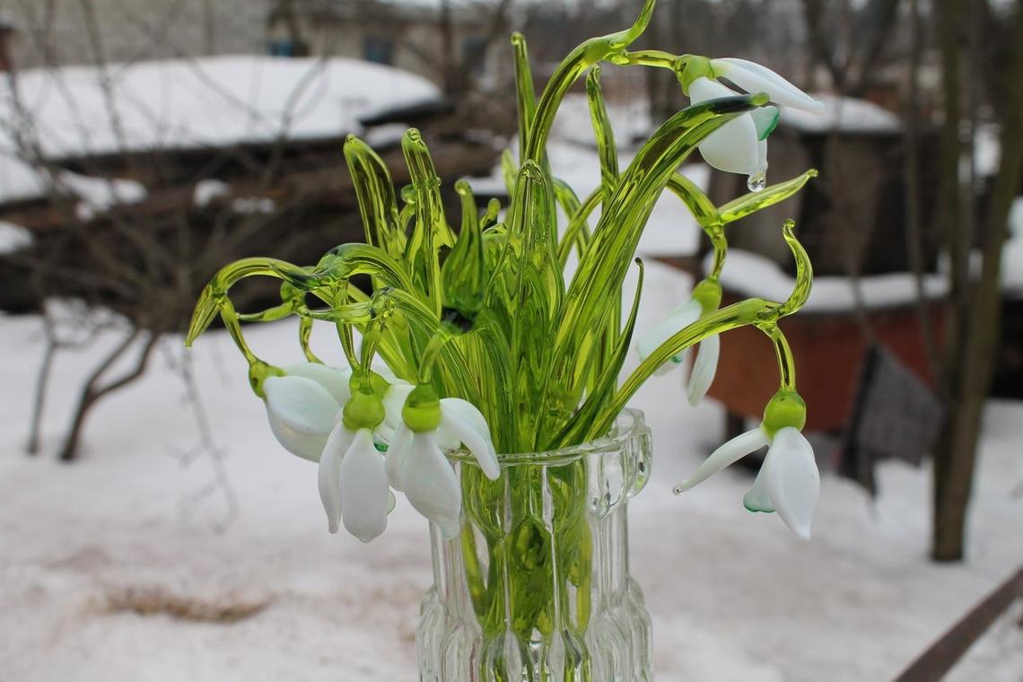 White Snowdrop Flower Figurine – Delicate Murano Glass Blossom