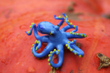 Load image into Gallery viewer, Blue- Yellow Glass Octopus Sculpture
