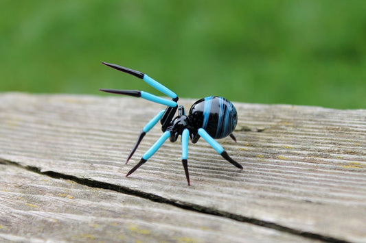 Deep Blue Spider Necklace – Blown Murano Glass Arachnid Sculpture