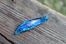 Load image into Gallery viewer, Blue Spotted Slug glass sculpture
