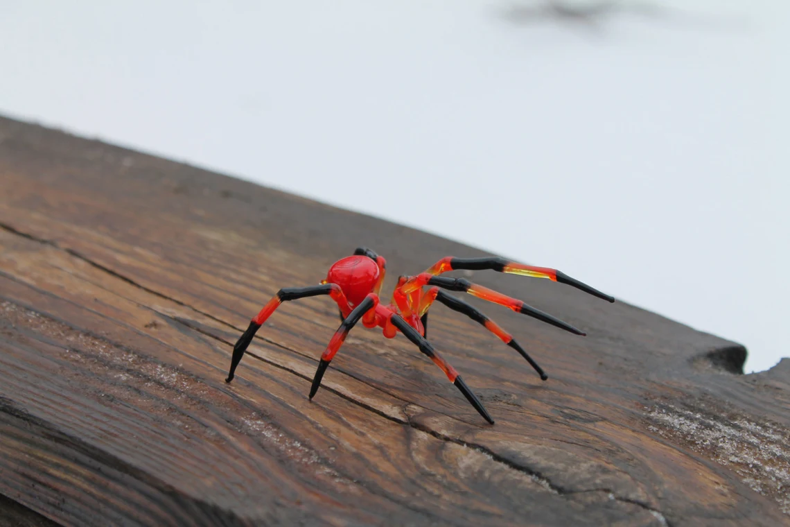 Red And Orange Glass Spider Sculpture – Handmade Lampwork Decor