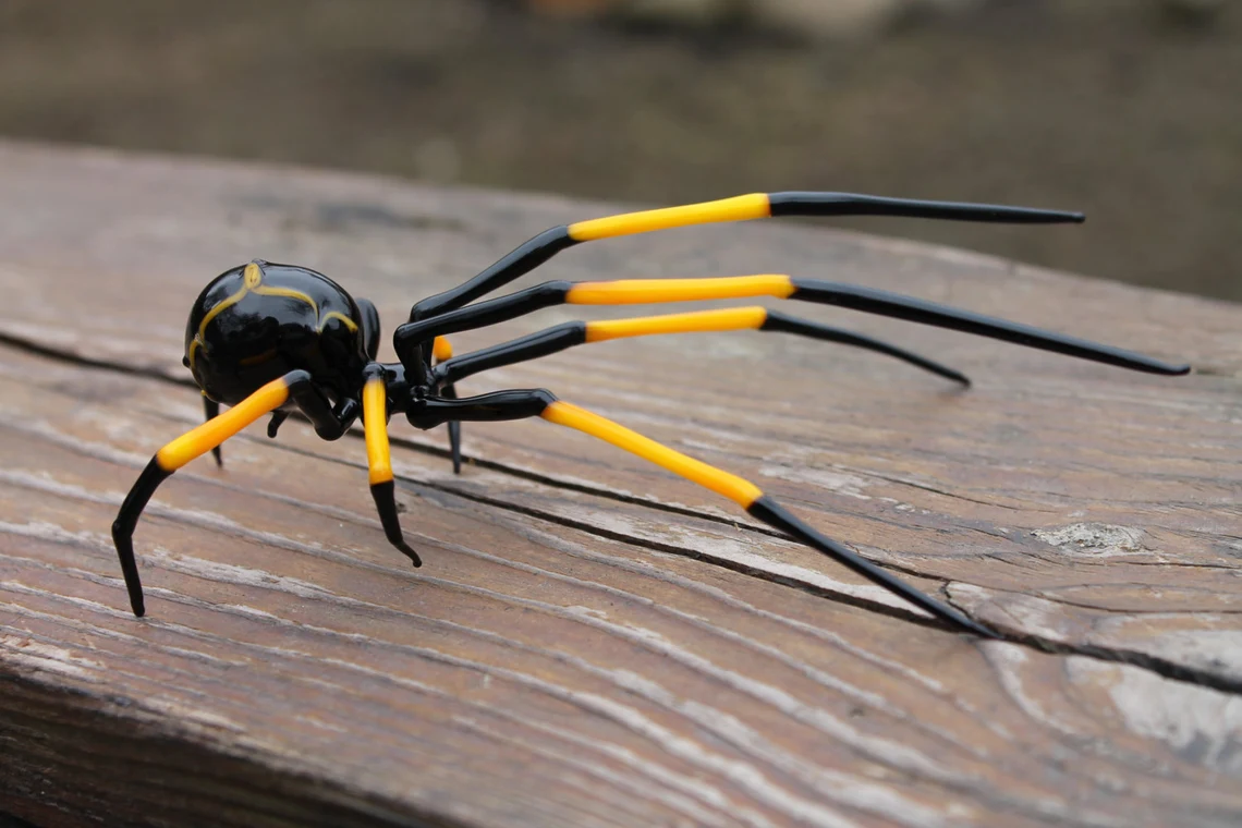 Large Black And Yellow Glass Spider – Realistic Handmade Figurine