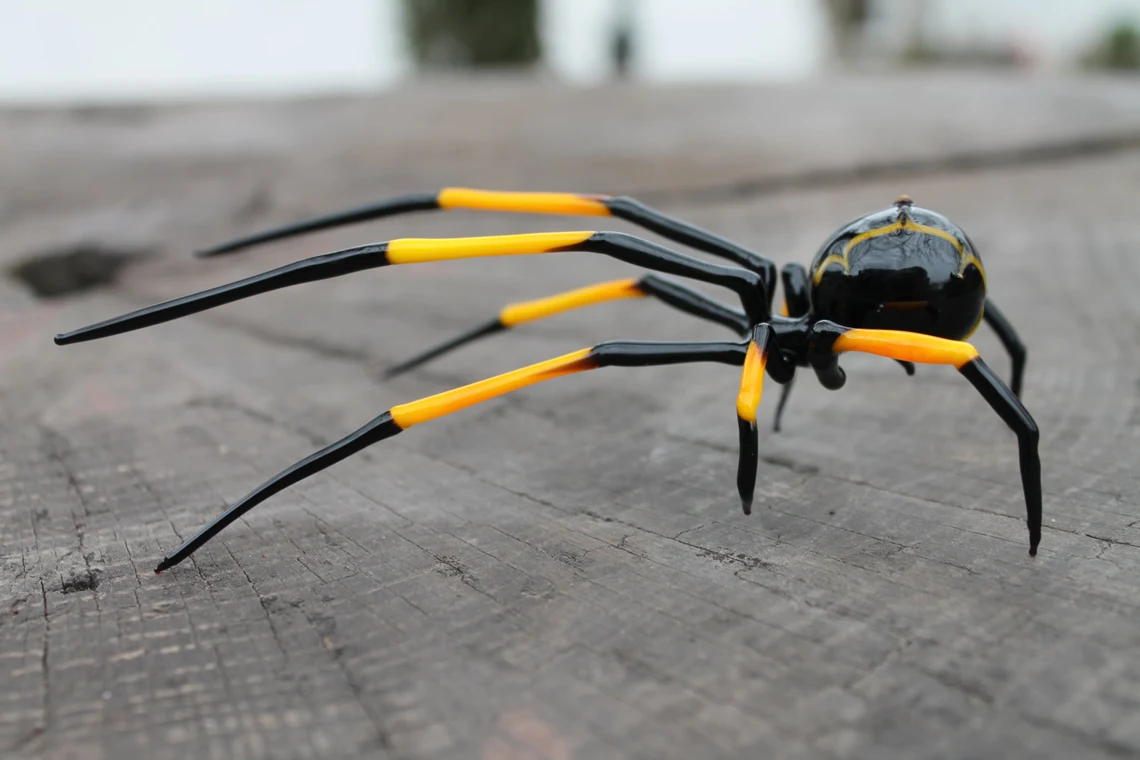 Large Black And Yellow Glass Spider – Realistic Handmade Figurine