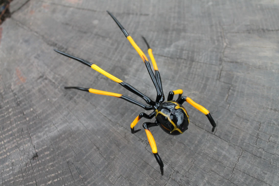Large Black And Yellow Glass Spider – Realistic Handmade Figurine