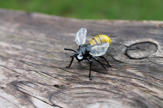 Light Yellow Glass Bee Figurine With Transparent Wings 1.4 Inches