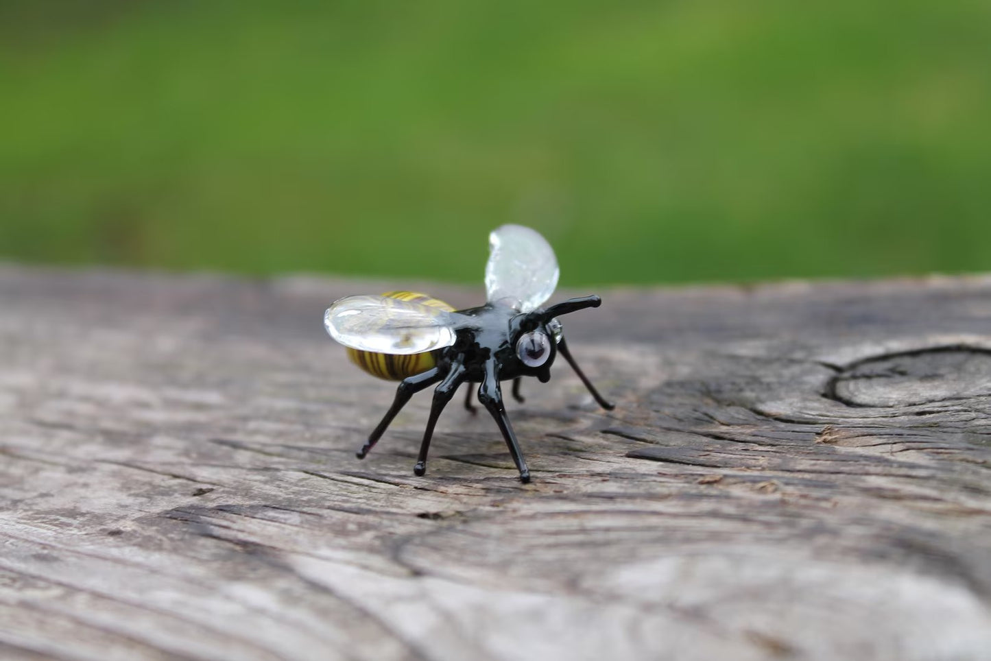 Light Yellow Glass Bee Figurine With Transparent Wings 1.4 Inches