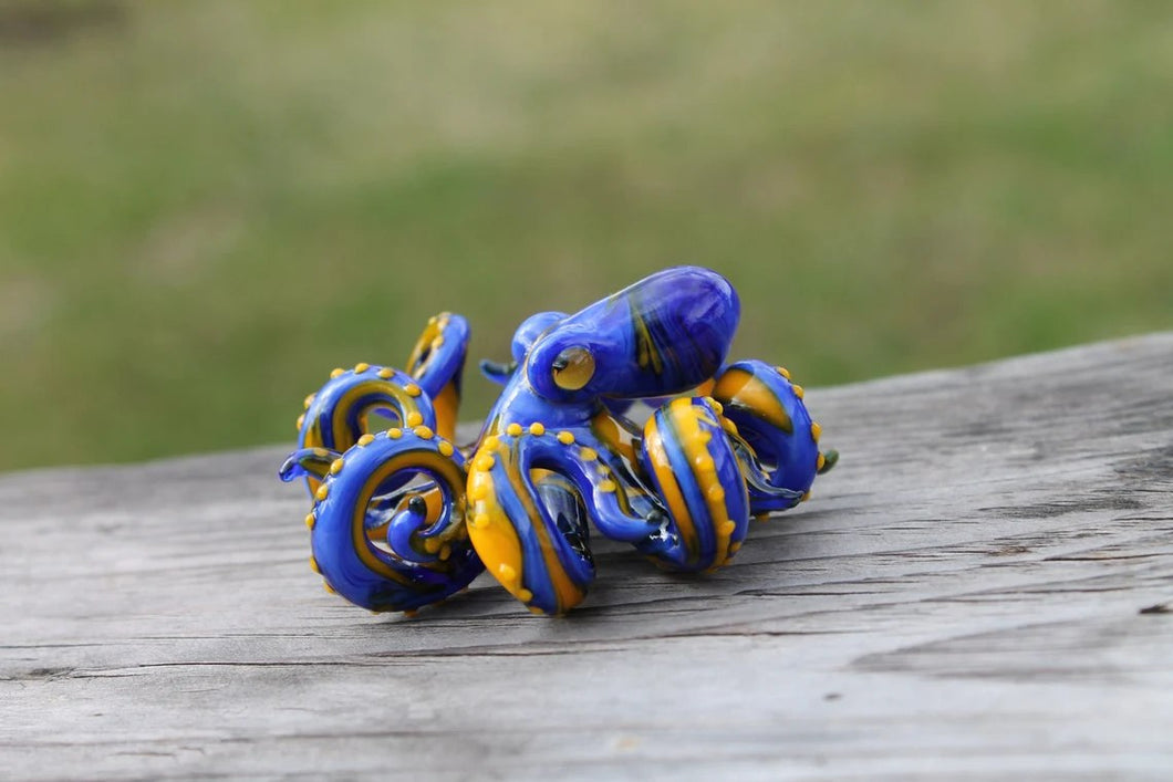Blue-Yellow The Purple turquoise Kracken Collectible Wearable Boro Glass Octopus Necklace / Blown Glass Octopus figurine